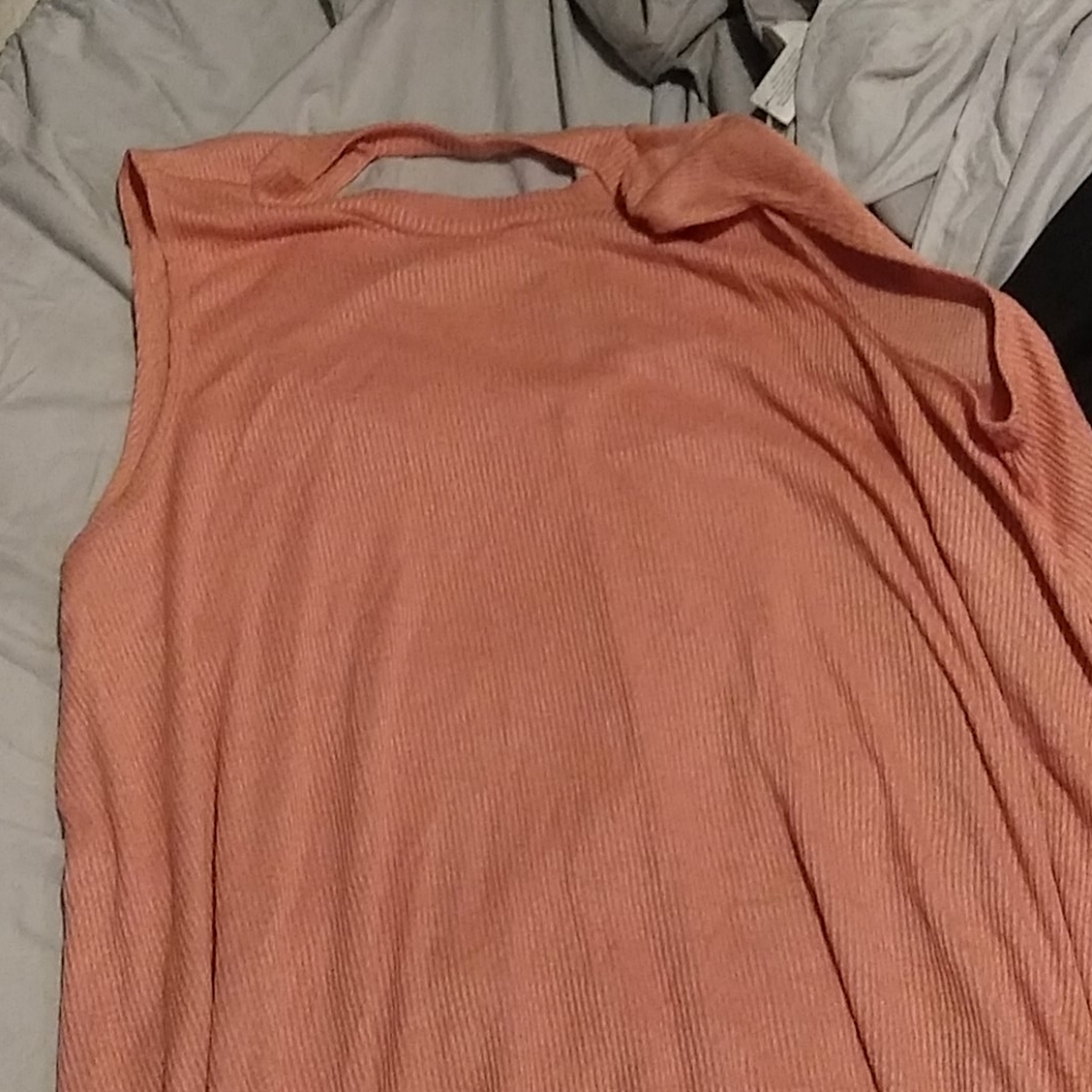 Flowy sleeveless shirt